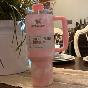 NWT 40 oz Stanley Quencher Target Limited Color- Peach Tie-Dye
